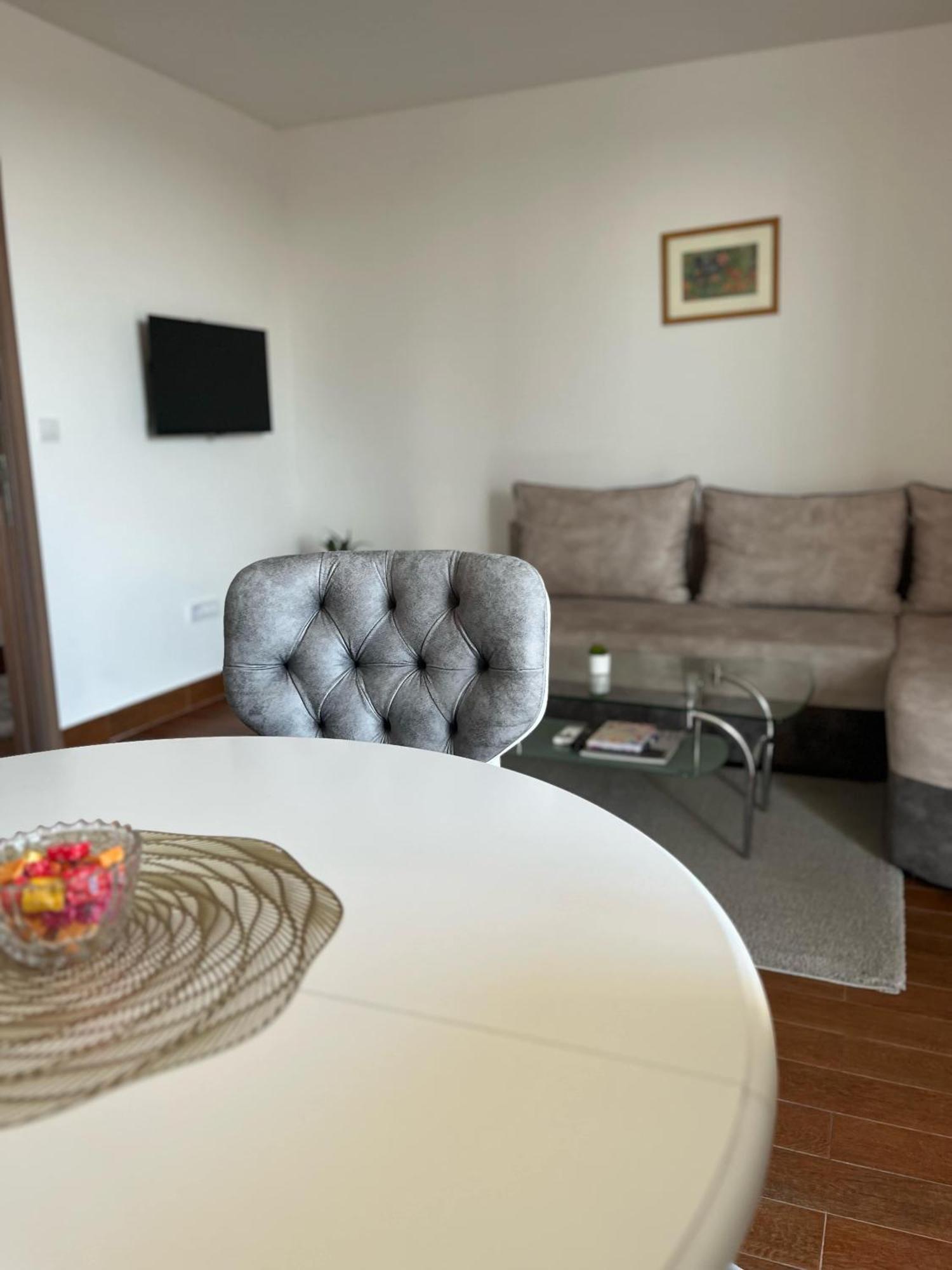 Surcin Apartment Ledine Екстериор снимка