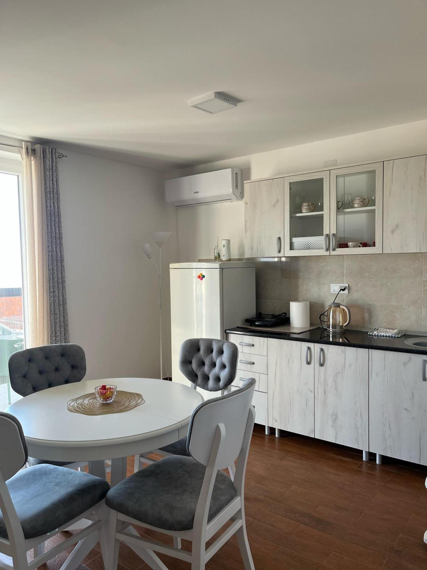 Surcin Apartment Ledine Екстериор снимка